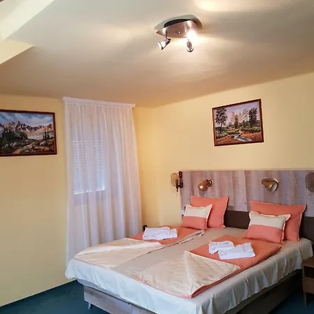 Thomas アパート エゲル